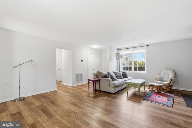 Building Photo - 6032 Old Landing Way