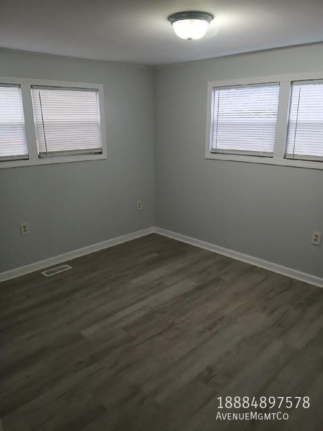 Building Photo - 715 23rd St NW