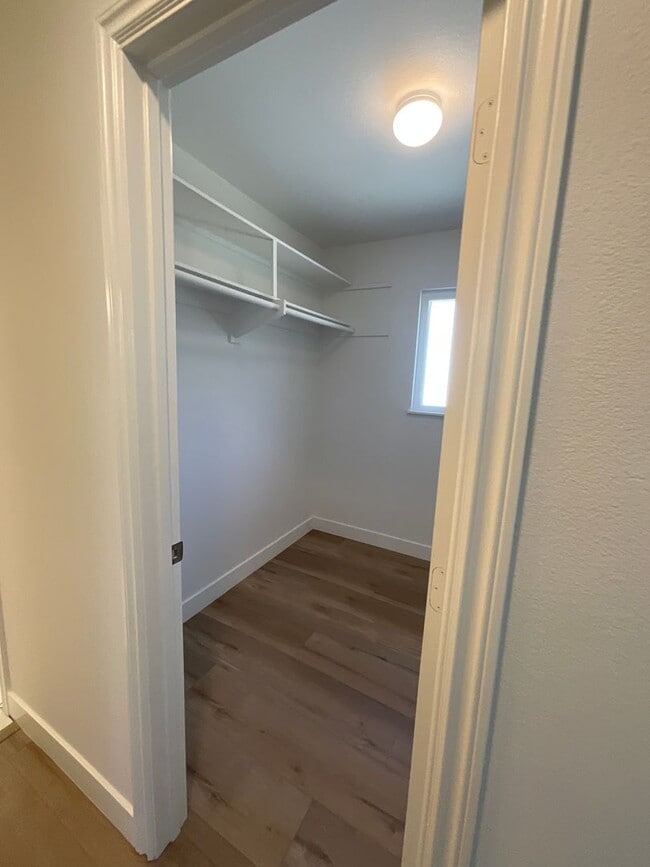 Building Photo - 4 Bedroom 3 Bath 2 Story Home With Family ...