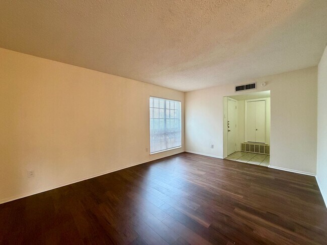 Building Photo - Duplex