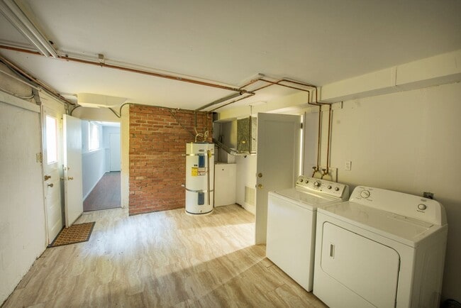 Building Photo - 10039 Ashworth Ave N