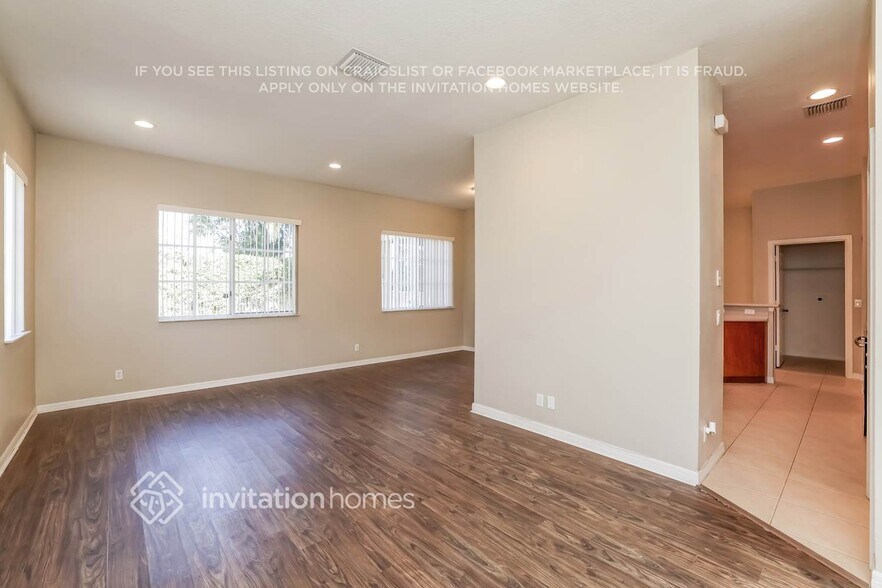 Building Photo - 8739 S San Andros