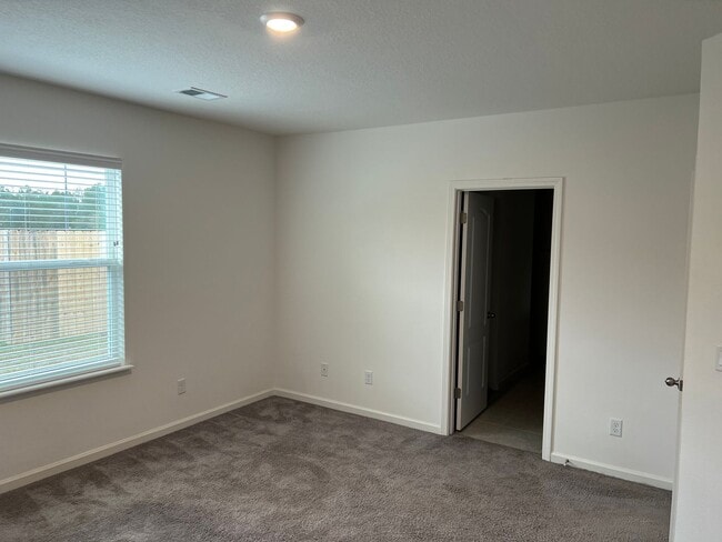 Building Photo - 121 College St