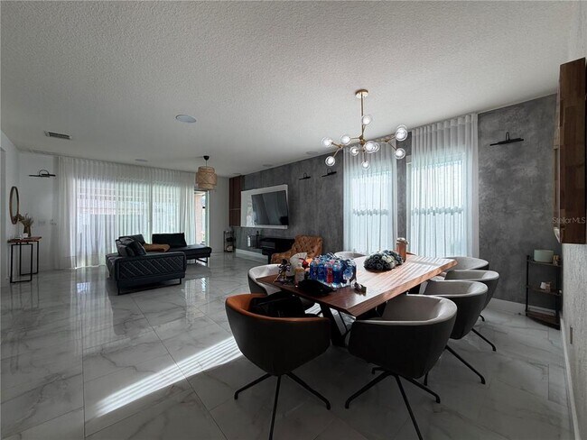 Building Photo - 2422 Riverbank Cv