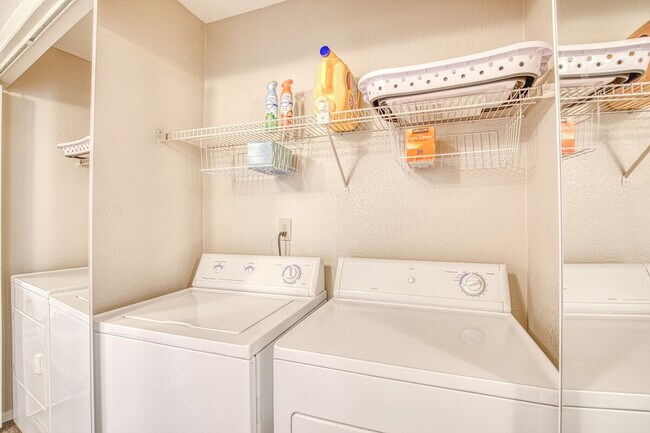 Building Photo - 6655 N Canyon Crest Dr