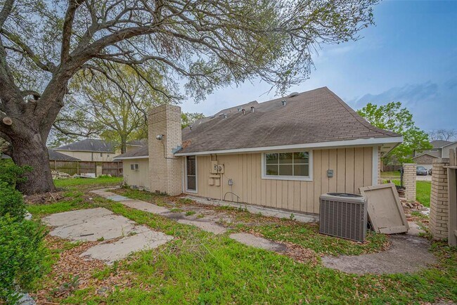 Building Photo - 4015 Black Locust Dr