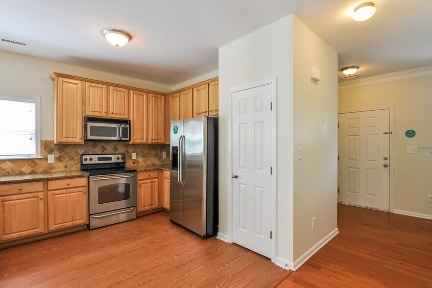 Building Photo - 180 Willowbrook Cir