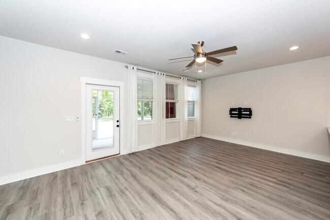 Building Photo - 7722 Park Gate Dr