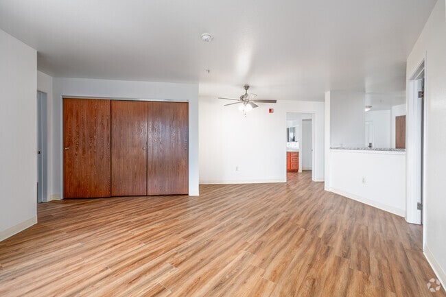 2BR, 1BA - 860SF - Living Room - 1101 Howard St
