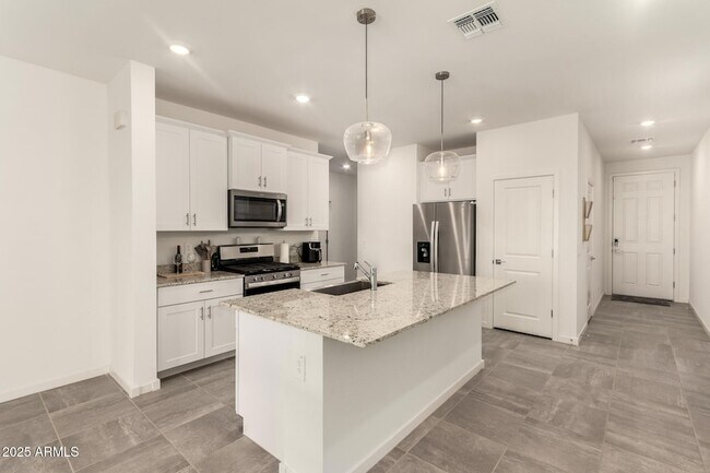 Building Photo - 3022 Hayden Rose Ave