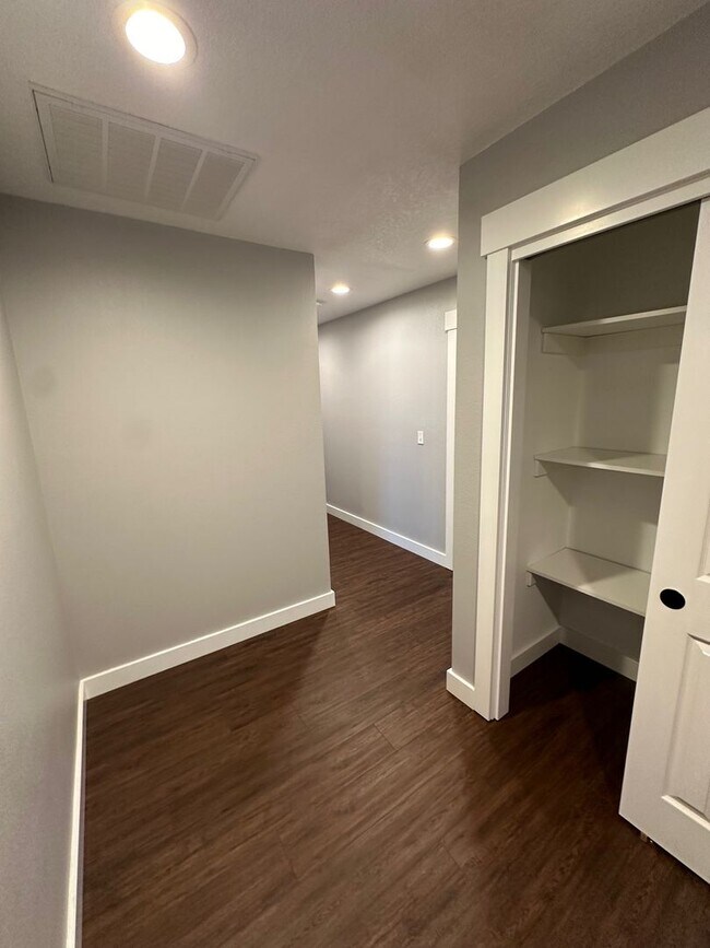 Building Photo - 4 Bedroom House Available in Hammond!