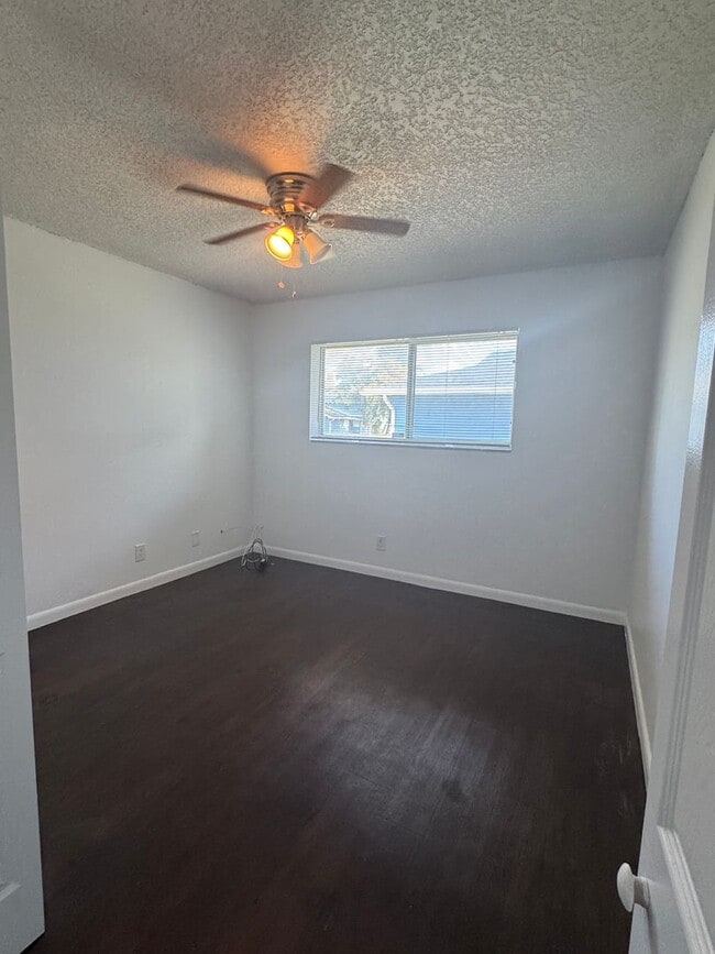 Building Photo - $1750 2 Bedroom 1 Bath ~*~ June Free! (Hab...