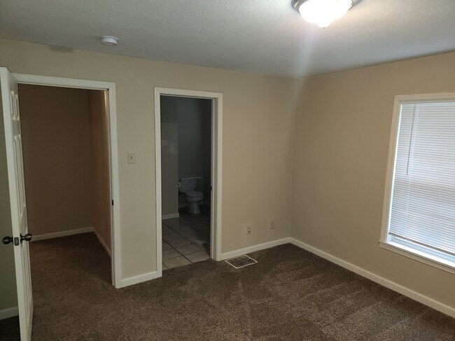 Building Photo - 930 Fremont St