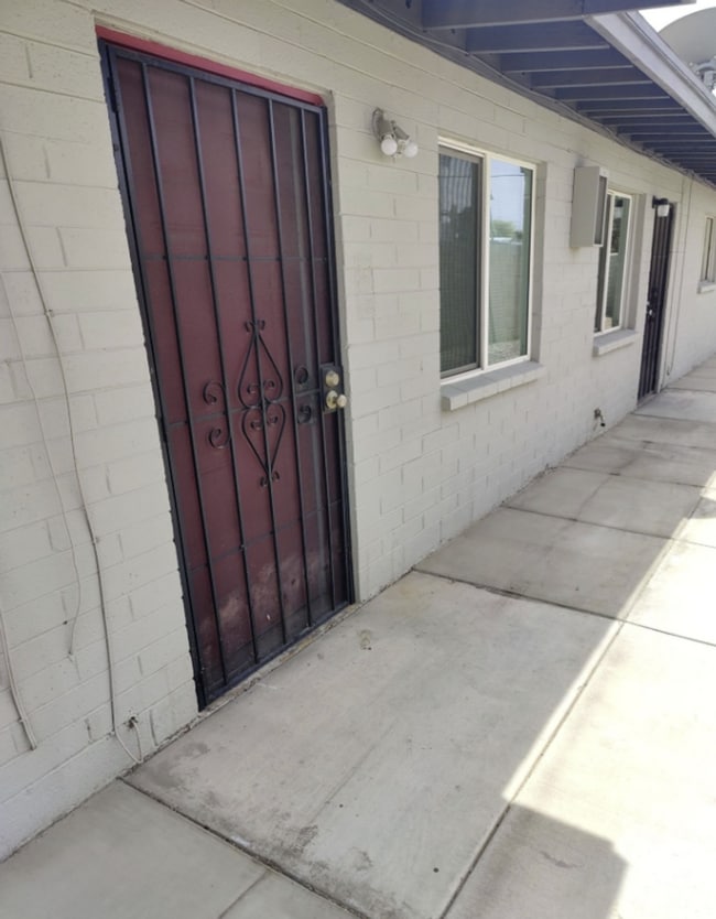 Building Photo - COMING SOON! Charming 2 Bed 1 Bath Apartme...