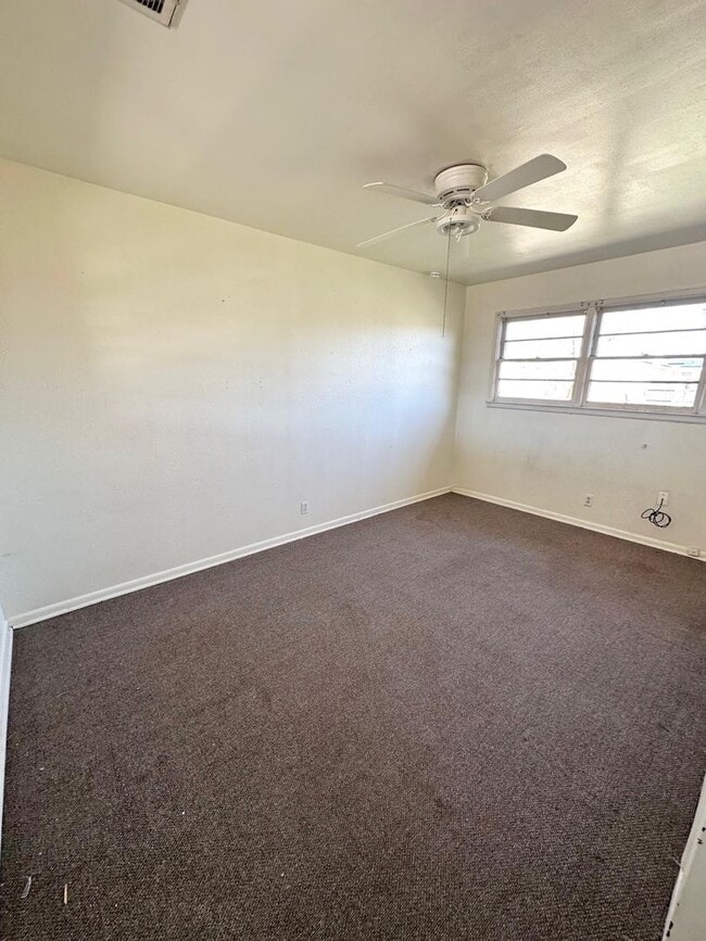 Building Photo - House Ready to Rent ASAP! Corner Lot!