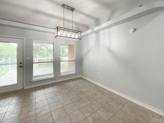Building Photo - 9678 Westgate Cir