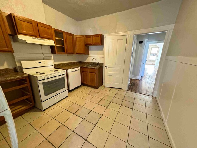 Building Photo - Nice single family 2 bedroom 1 bath home w...