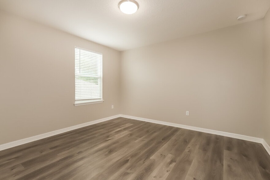 Building Photo - 10616 Scenic Hollow Dr