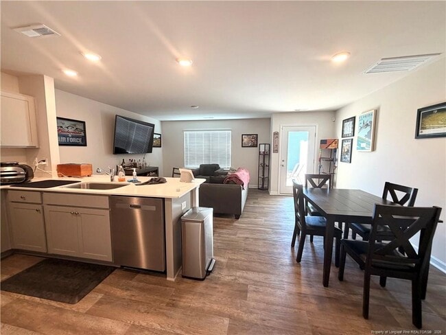 Building Photo - 106 Red Maple St