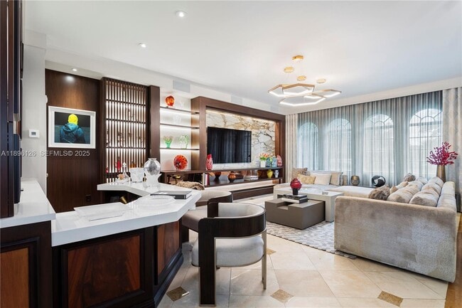 Building Photo - 5801 Pine Tree Dr