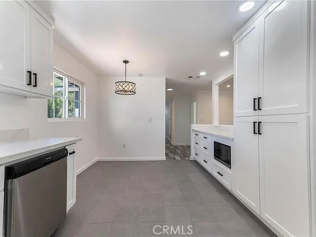 Building Photo - 636 E Avenida De Los Arboles