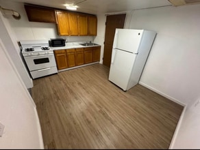 Building Photo - 705 Taylor Ave