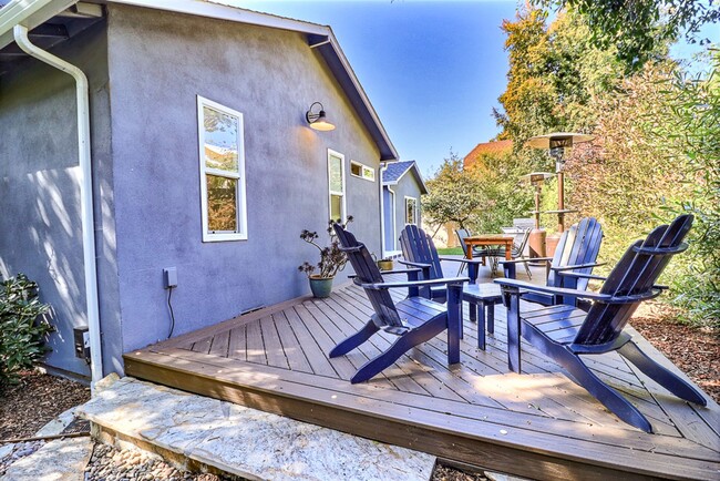 Building Photo - Stunning East Richmond Heights Home!
