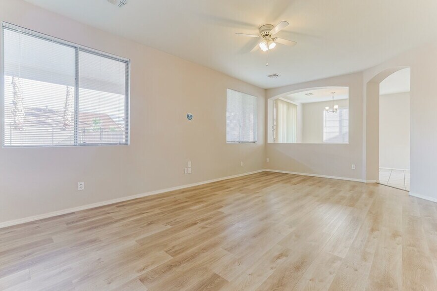 Building Photo - 514 W Redwood Dr