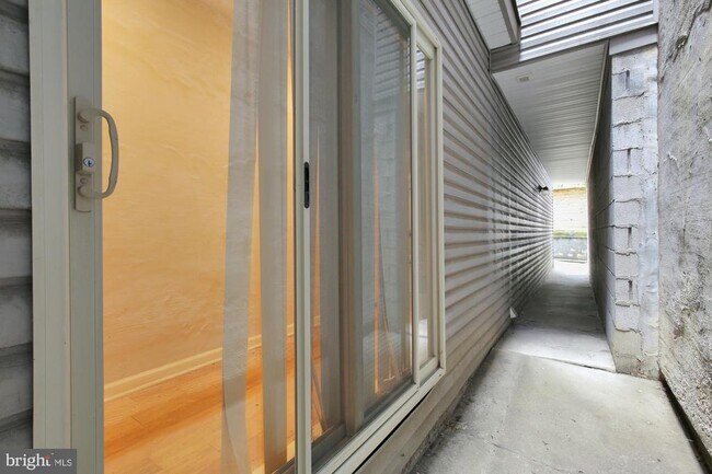 Building Photo - 1431 Poplar St