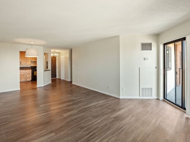 empty dining room - 78 10th St E