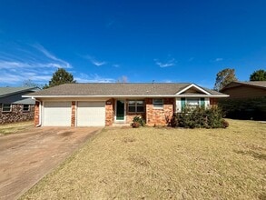 Building Photo - Charming 3 Bed 1.5 Bath!