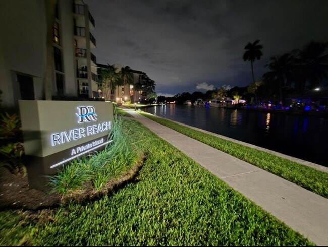 Building Photo - 1301 River Reach Dr