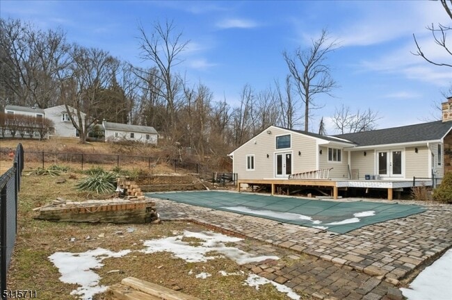 Building Photo - 17 Richter St