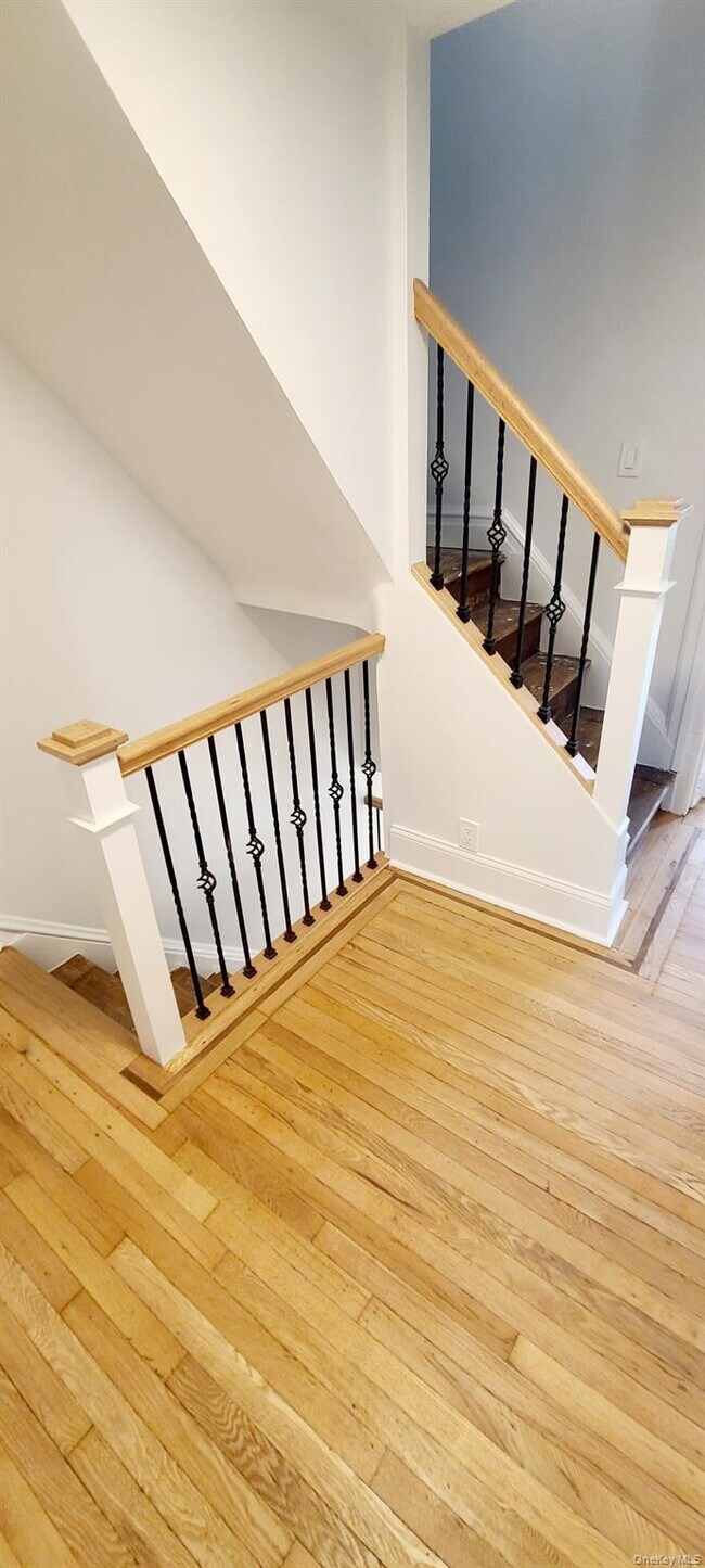 Building Photo - 88-37 62nd Dr