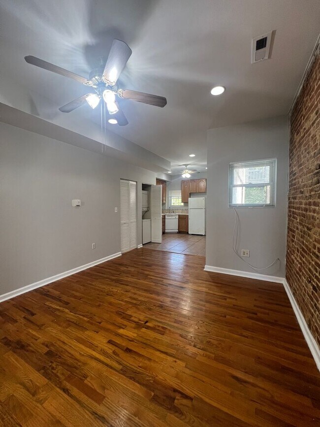 Building Photo - 1408 W Franklin St