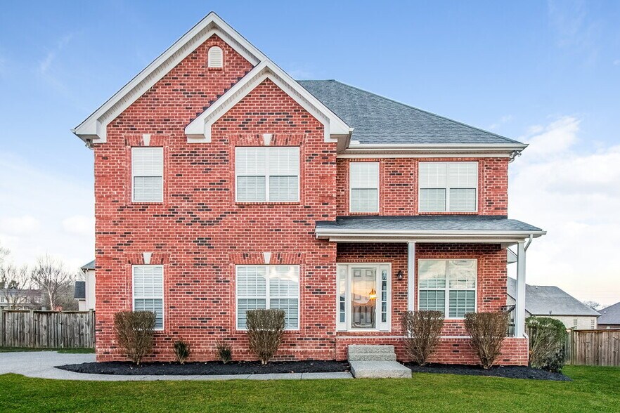Primary Photo - 105 Latham Ct