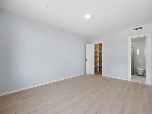 Building Photo - 2654 E 18th St