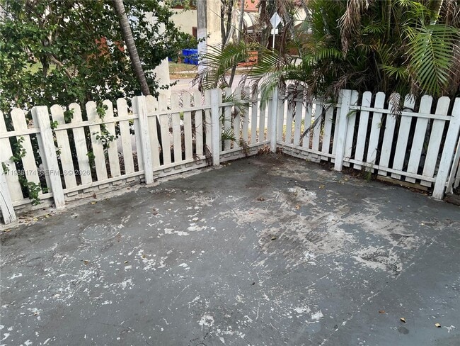 Building Photo - 2118 N 19th Ave