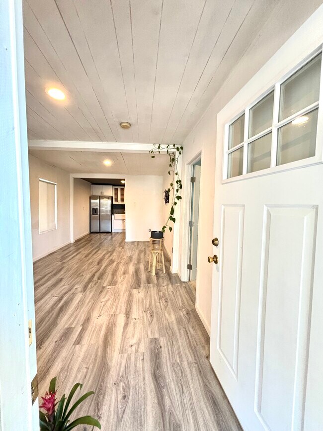 Building Photo - 1851 E 43rd St