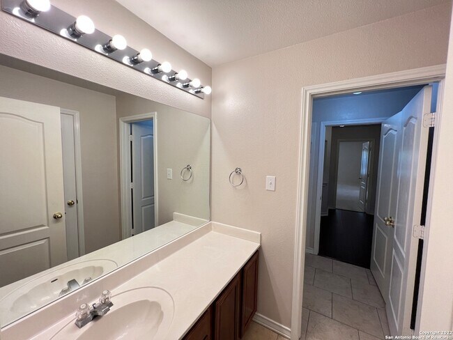 Building Photo - 1303 Bluff Forest