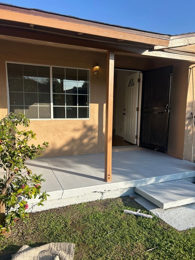 Building Photo - 608 N Orange Ave