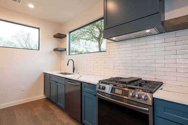 Building Photo - Modern, Updated, South Austin Two Story