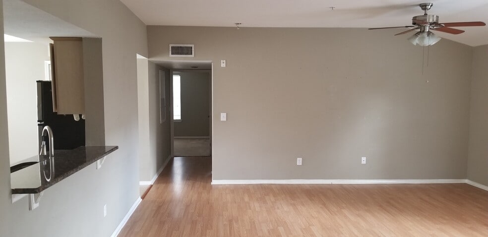 Building Photo - 404 Summit Ridge Pl