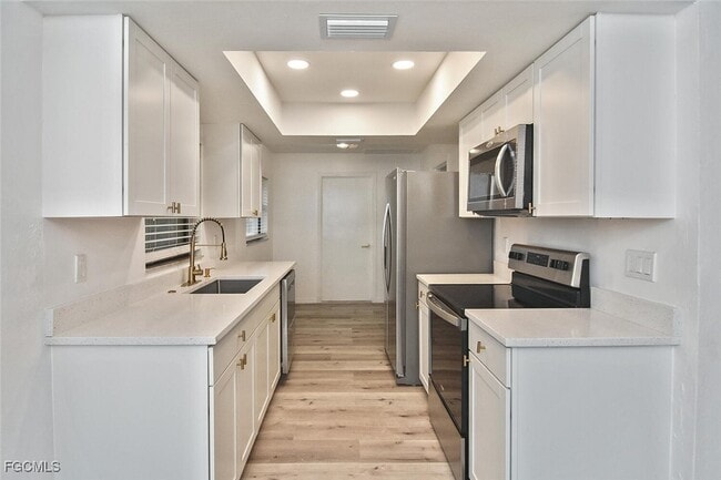 Building Photo - 1202 E 7th St