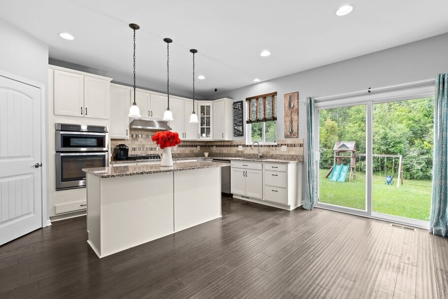 Building Photo - 49645 Hartwick Dr