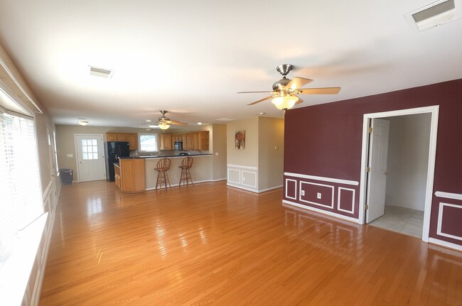 Building Photo - 42802 Higgs Ln