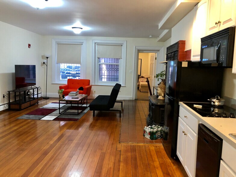 Primary Photo - 109 Beacon St