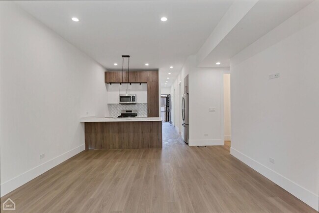 Building Photo - 2121 W Ohio St