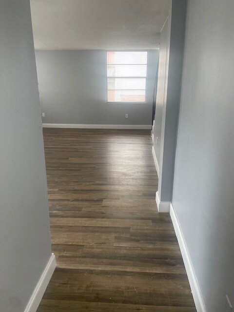 Building Photo - Spacious 3 bedroom 2 1/2 Condo