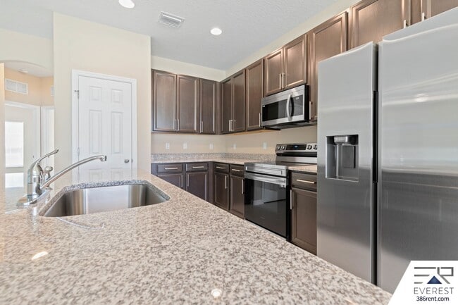 Building Photo - FULLY FENCED, LIKE NEW 3/2/2 IN DESIRABLE PINE GROVE